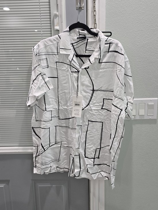 Level Ten Other - Men's White Short-Sleeve Button-Down Shirt with Black Geometric Print